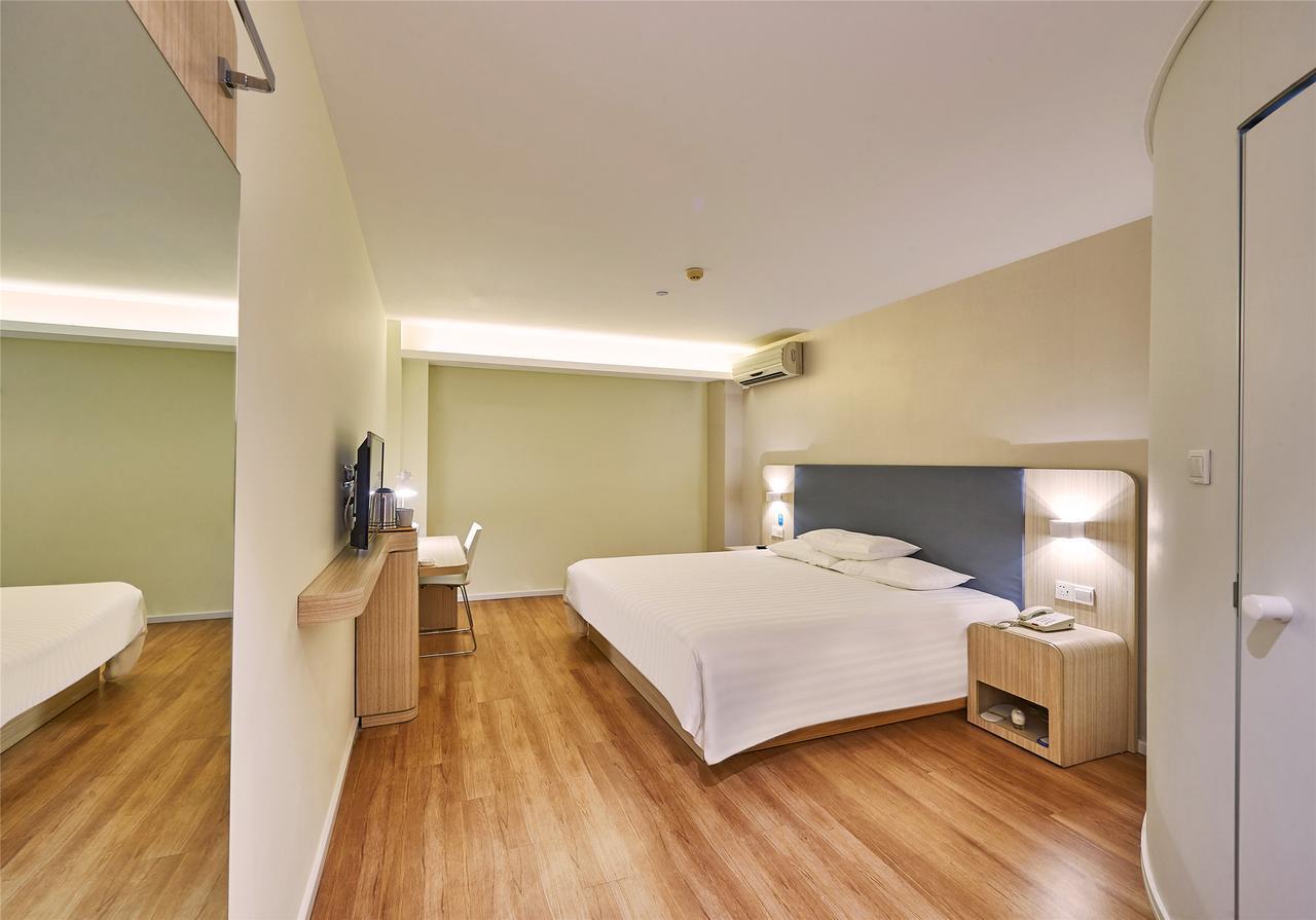 Hanting Hotel Qingdao Zhanqiao Railway Station Экстерьер фото